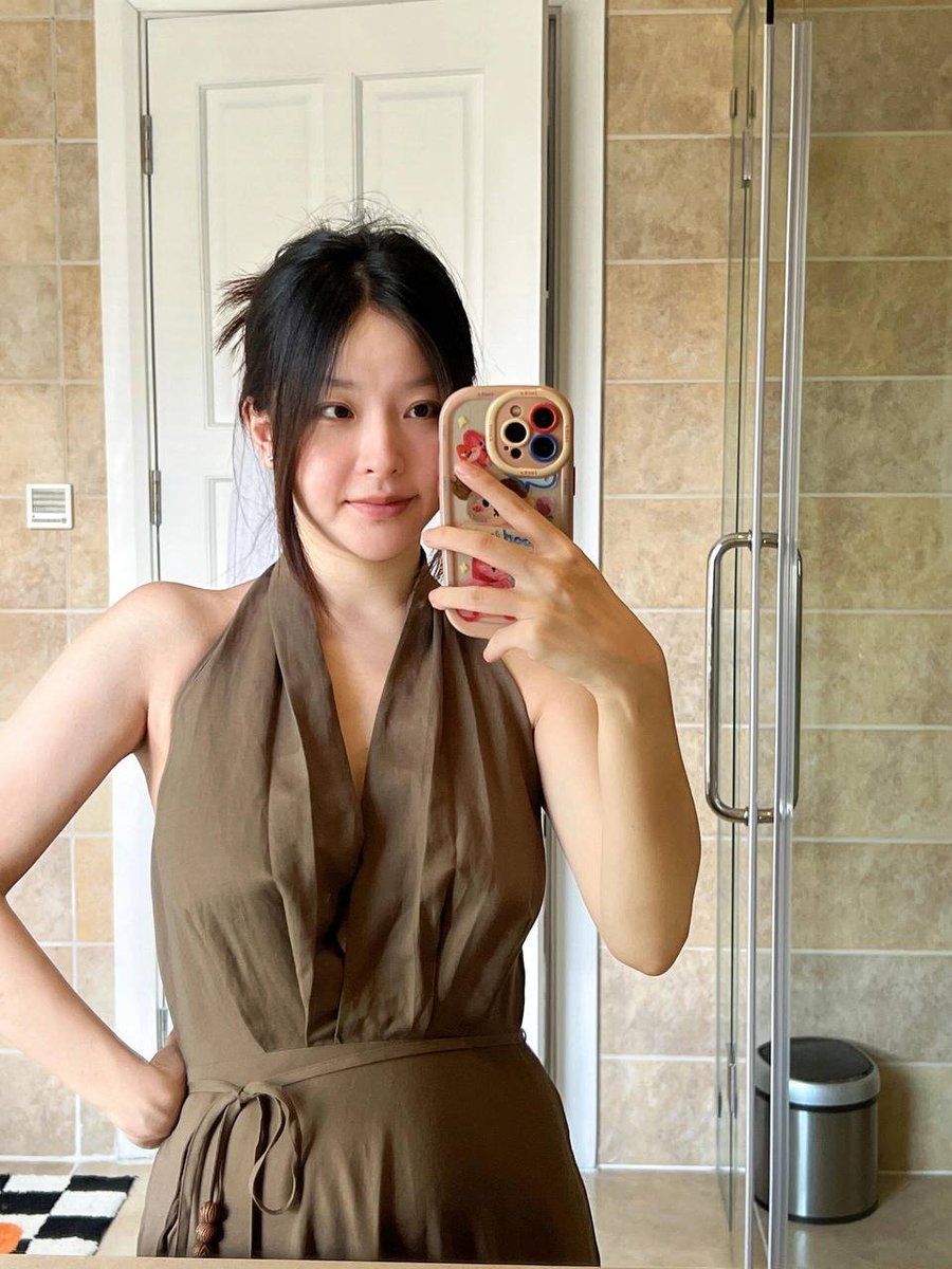 最近见朋友都不穿内衣的，经常走光…也算是让他们大饱眼福了…

感觉性欲恢复了，真的很想做爱，可惜老公好像一点也不积极！ https://t.co/XNpSMSpGFy
