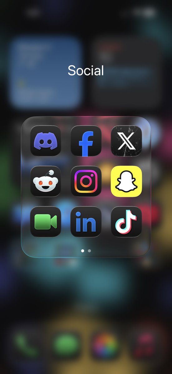 Wyatt_Murphy's tweet photo. @MKBHD Man, I hope this is polished by the time it launches. Readability is pretty bad in some instances. Also, is it me, or are all the icons blurrier (including Apple’s own apps)?

I felt the refracting light from buttons would be distracting when I watched #WWDC25. I was correct. https://t.co/omW4KXtA9q