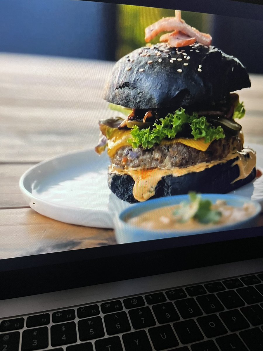 I will say, Larce is the most interesting contestant. 😭🔥🔥 AND she didn’t panic that much, if at all, today and that’s on growth! #CloverMadeWithLove #TheTasteMasterSA