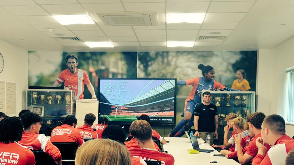 Dorking Wanderers Academy (@academy_dwfc) on Twitter photo UCFB PATHWAYS β©οΈ
Big thank you to Zac from <a href="/ucfb/">University Campus of Football Business</a> for talking to our Year 12 learners today about further education degrees across Football, Sport, PE & Events Management, with a wide range of options open to students at both UCFB's Wembley & Manchester campuses π«β½οΈ
#Academy UCFB PATHWAYS β©οΈ
Big thank you to Zac from <a href="/ucfb/">University Campus of Football Business</a> for talking to our Year 12 learners today about further education degrees across Football, Sport, PE & Events Management, with a wide range of options open to students at both UCFB's Wembley & Manchester campuses π«β½οΈ
#Academy
