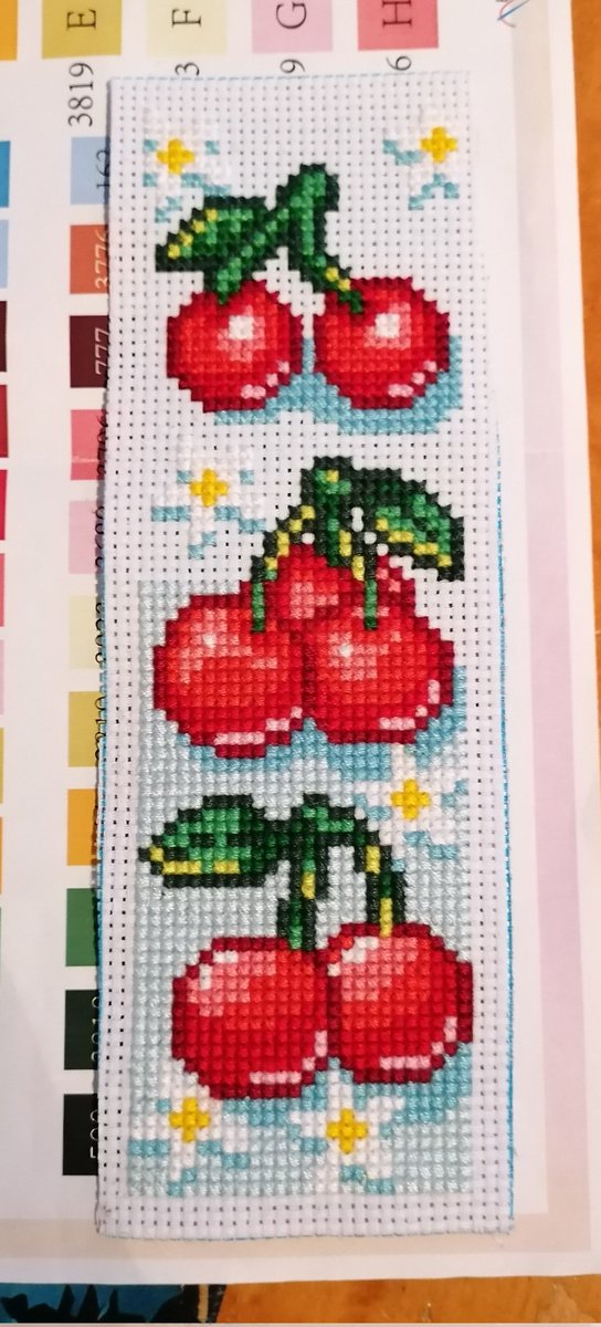 So Hintergrund angefangen 😊
Hoffe man sieht es da der Hintergrund ein sehr helles blau ist.
#handarbeit #Kreuzstich