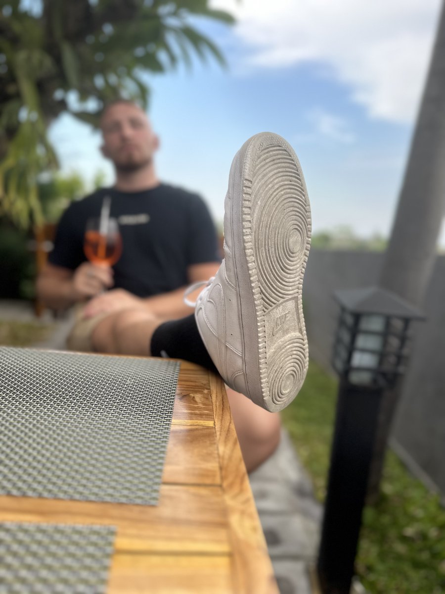 ¡Escucha!
¡Eres mío!
¡Tienes que obedecerme!
¡Yo decido lo que tienes que enviar!
¡Y ahora, de rodillas!
¡Envía 10€ hoy mismo!
¡Y siéntete bien!