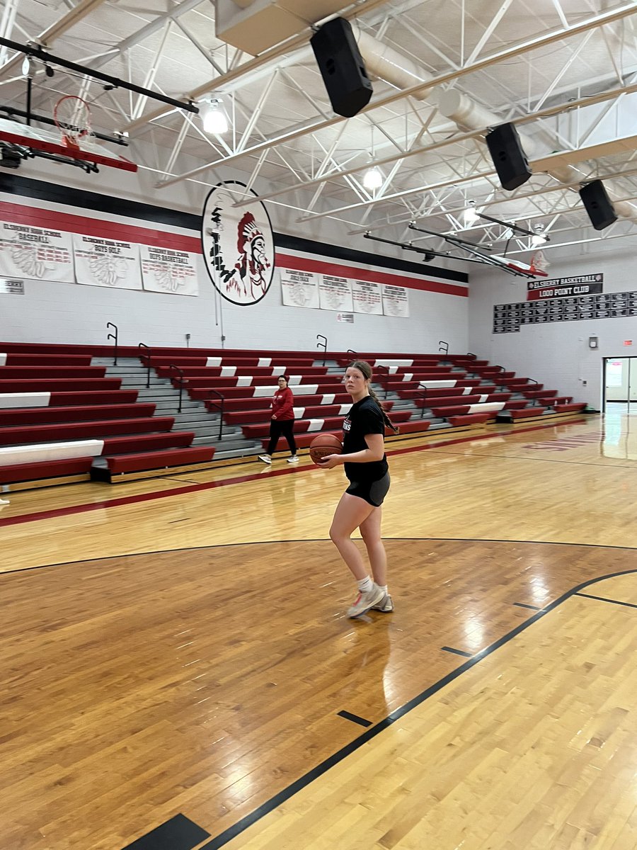 I can’t help it…Camper’s, Boats and Lakes are fine but I love the smell of a gym in the summer!!! Mya workin, mom walking and <a href="/KelseyP2022/">Kelsey P.</a> getting some sprints in. Dad rebounding and reminding <a href="/MyaPflasterer/">Mya Pflasterer</a>   when her elbow flys out and she absolutely loves that!!!😂❤️🏀