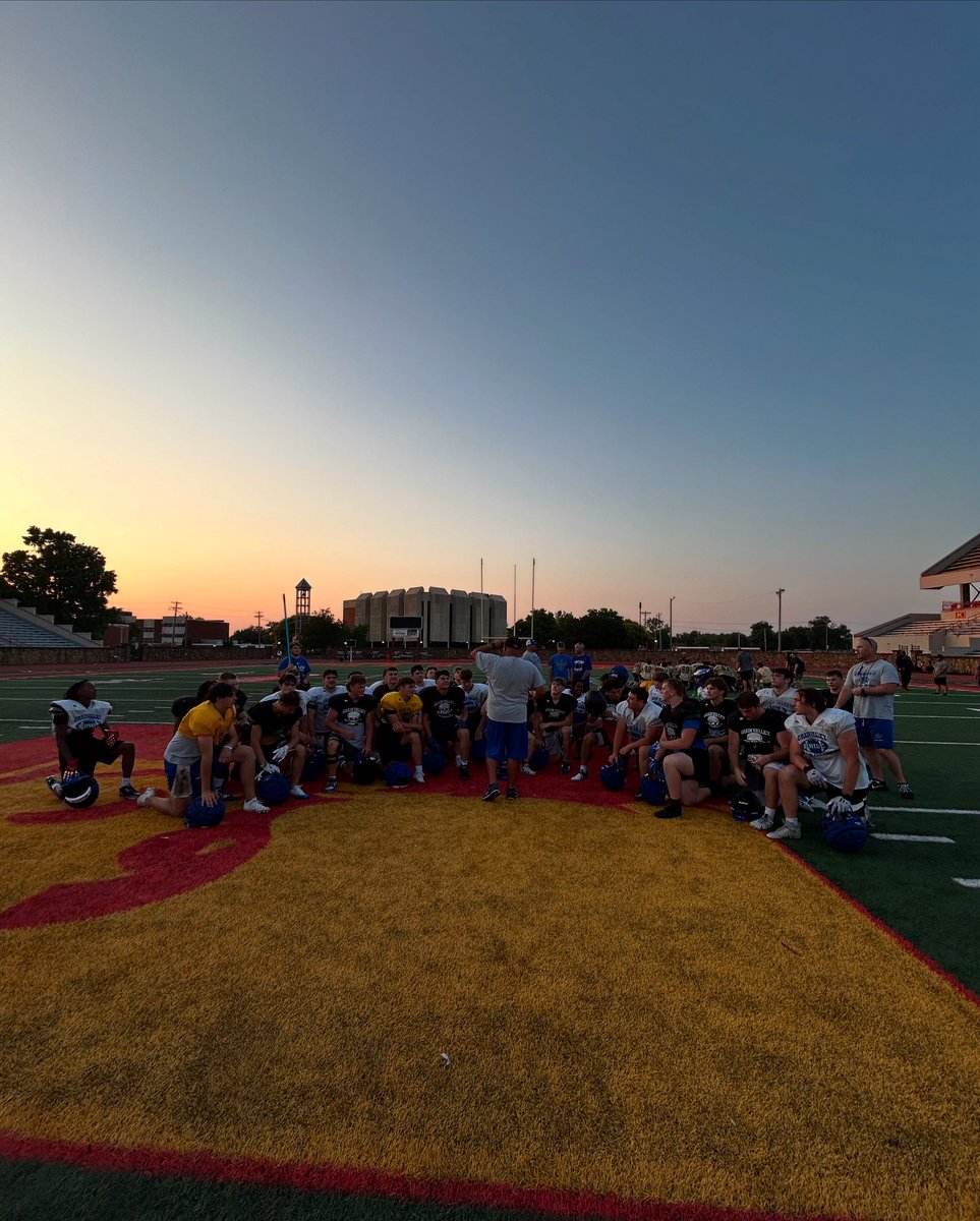 GVEagleFootball's tweet image. Pitt State Camp ✅
The boys spent the last 3 days in Pittsburgh Kansas scrimmaging schools from Kansas, Oklahoma, and Missouri. Multiple practices a day with constant opportunities to get better! The Eagles are settling in nicely! One step closer…
#All4one #Family