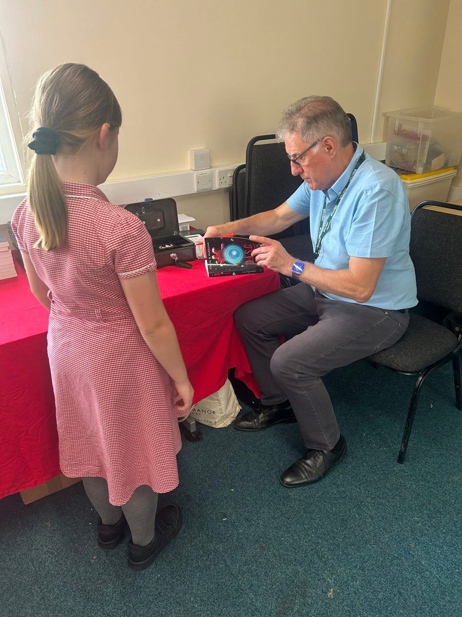 What an inspiring day! Well done to our children who attended the A.I.M High Writing Day delivered by author Colin R Parsons. The children crafted short stories with guidance from Colin who was very impressed with the children’s writing and enthusiasm ❤️