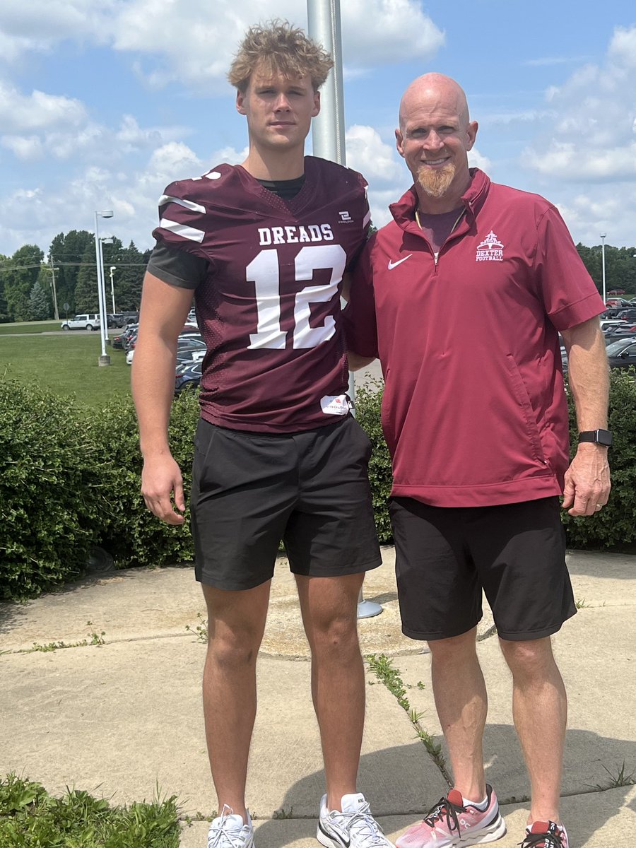 Visited Dexter HS,MI this afternoon and they’re ultra successful head coach Phil Jacobs and his all American tight end Holden Niemi outstanding program one of the very best in the state of Michigan. Several big-time prospects.⁦<a href="/phil_jacobs16/">Coach Jacobs 🇺🇸</a>⁩