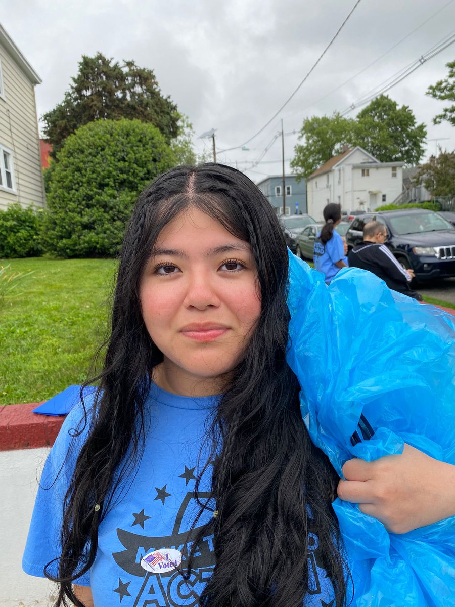 Make the Road Action NJ (@makeroadactnj) on Twitter photo 🚨VOTER ALERT🚨
If voting today, you’re not voting alone.
🧡 You’re voting with every family separated by detention.
🧡 Every worker underpaid and overworked.
🧡 Every renter hanging on.
Vote for all of us. Vote <a href="/rasjbaraka/">Ras J. Baraka</a>
🗳️Polls open until 8pm! 🚨VOTER ALERT🚨
If voting today, you’re not voting alone.
🧡 You’re voting with every family separated by detention.
🧡 Every worker underpaid and overworked.
🧡 Every renter hanging on.
Vote for all of us. Vote <a href="/rasjbaraka/">Ras J. Baraka</a>
🗳️Polls open until 8pm!