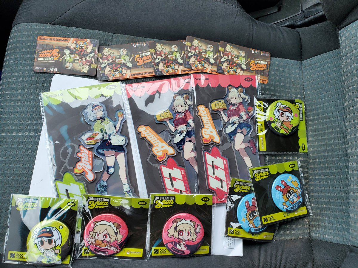 MERCH HAS BEEN OBTAINED!!

I got an EXTRA burnice standee and a ton of codes so I'll be giving the Standee away! (I'll also be giving codes away on the next couple streams so tune in)

Like + Retweet to enter the Burnice giveaway and I'll pick a winner at the end of next week!
