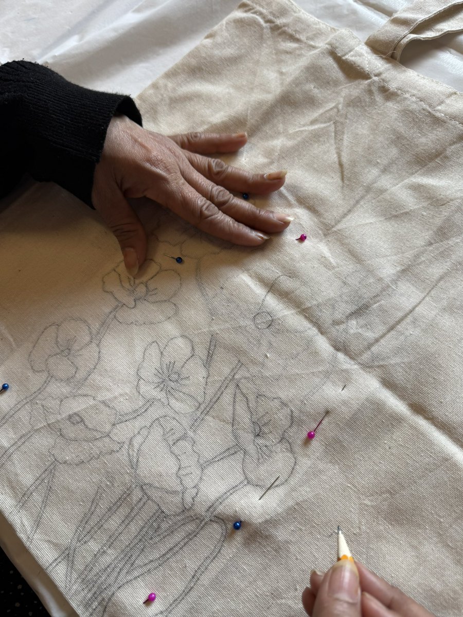 Delivered a creative art workshop - fabric tote designing this morning at Woodroyd Centre for BD25 
@our_patch_bradford_east 

#ourpatchbradfordeast #bd25 #creative #totebag #designing #drawing #designs #floral