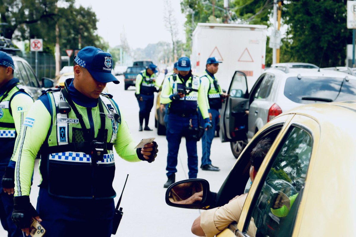 aquilesalvarez's tweet photo. Contamos con un contingente civil operativo que puede ponerse inmediatamente a disposición de las Fuerzas Armadas y de la Policía Nacional para fortalecer las acciones de seguridad en la ciudad.

Desde el Municipio, a través de Segura EP y la ATM, disponemos de:

– 2.263 agentes civiles y de tránsito
– 236 motos
– 277 camionetas equipadas para patrullajes preventivos, disuasivos y reactivos
– Más de 34.000 cámaras conectadas al C5 Ciudadano, operativo 24/7.

No voy a responder a confrontaciones, ese Aquiles se acabó. Hoy lo más importante es Guayaquil. La mejor manera de demostrárselo a la ciudadanía es trabajando juntos, no discutiendo. La ciudad nos necesita unidos.