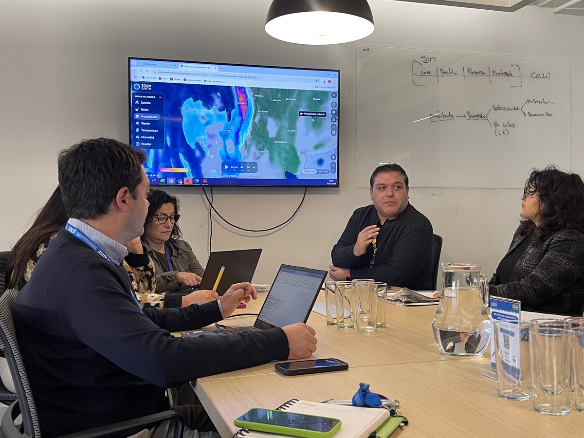 JUNJI_Chile's tweet image. 🌧️ Ante el anuncio meteorológico de lluvia y viento en gran parte de la zona centro y sur del país, este martes se reunió el COGRID JUNJI para abordar acciones, protocolos y plan de acción a lo largo del territorio. Un trabajo articulado con las distintas Direcciones Regionales.