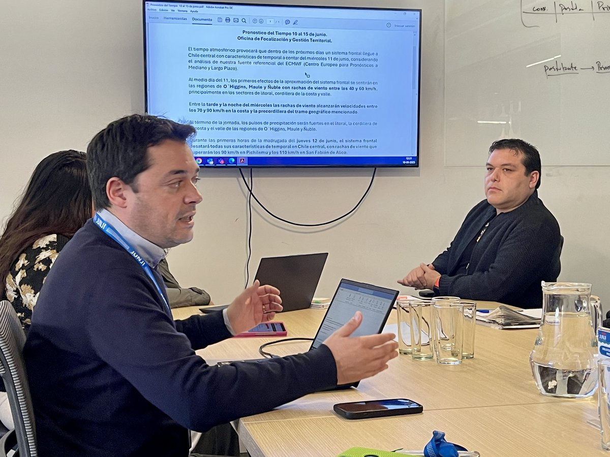 JUNJI_Chile's tweet image. 🌧️ Ante el anuncio meteorológico de lluvia y viento en gran parte de la zona centro y sur del país, este martes se reunió el COGRID JUNJI para abordar acciones, protocolos y plan de acción a lo largo del territorio. Un trabajo articulado con las distintas Direcciones Regionales.