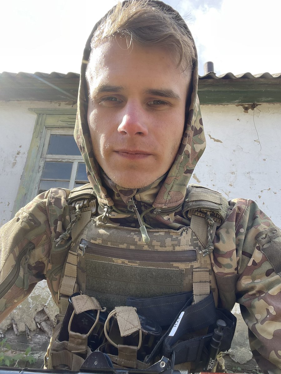 Зараз, сьогодні, завтра, Ви можете творити історію.
Або і далі кричати про несправедливість, відсутність свободи і те що всі навколо хрінові.
Вибір лише за вами.
Свій вибір, я зробив, три роки тому.
Я обрав творити історію тут і зараз.