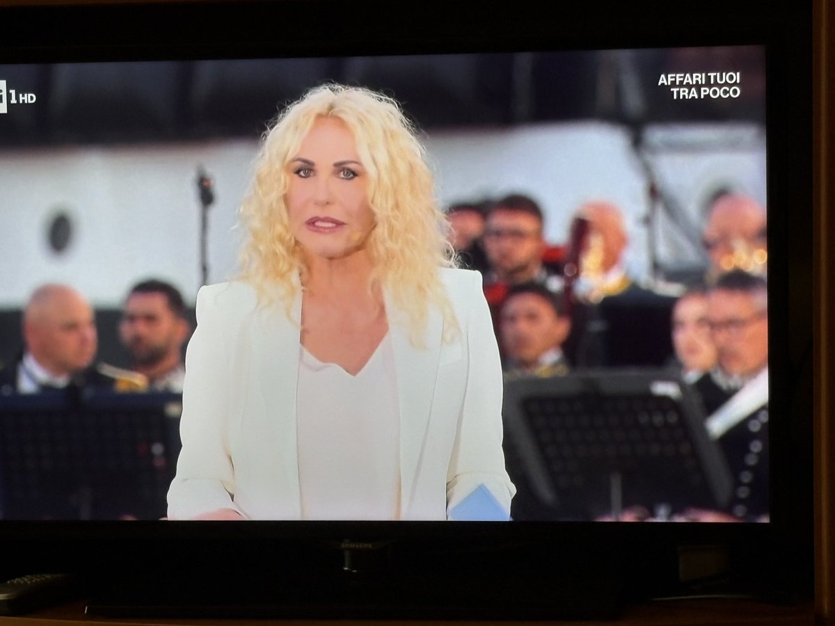 “Cucinare è prendersi cura dell’altr*”… Grazie <a href="/antoclerici/">Antonella Clerici⭐️</a> per averci ricordato questa cosa, che fa parte della nostra quotidianità e del nostro modo di vivere 🥰 #buonventoitalia