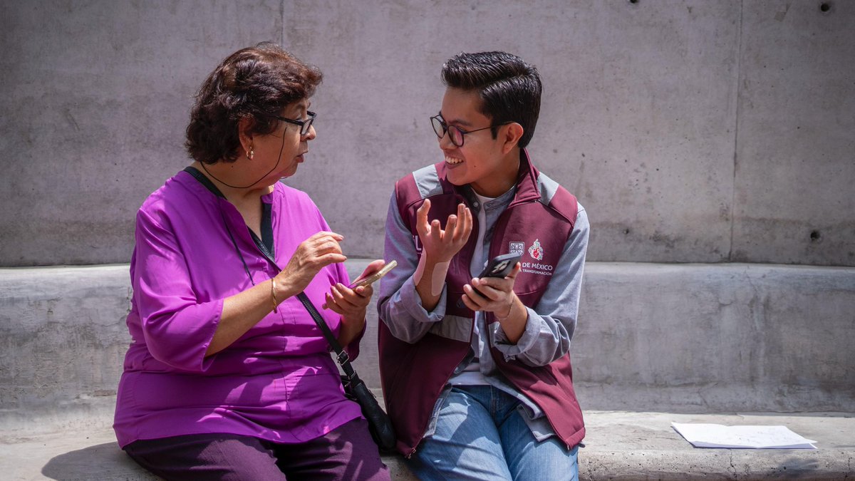 Manu_reyes01's tweet photo. Acercar la tecnología a tod@s se está logrando en #PILARES con las clases gratis de celular para adultos mayores.

Qué bonito ser parte de este bonito programa y más aún darle ese toque personal en cada video para que más personas se enteren. ✨

#ReconectaEnPILARES https://t.co/0ZUWVsywFS