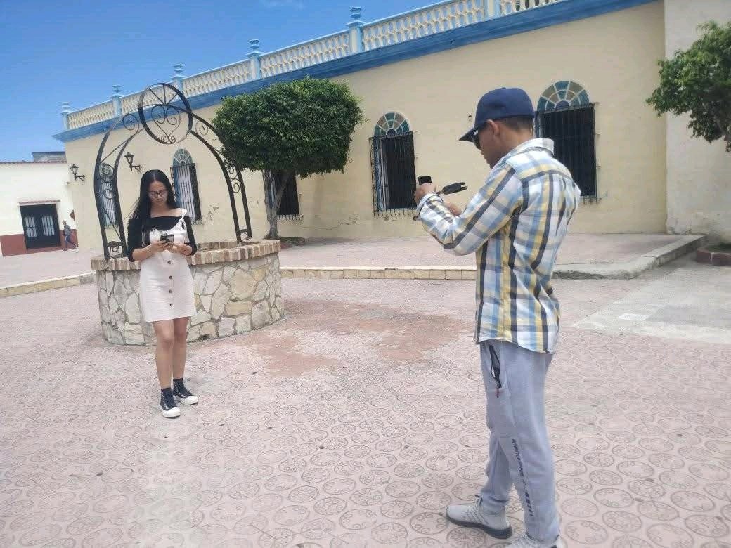 tiempo21cuba's tweet photo. El #Pikete de #RadioVictoria #LasTunas en el proceso productivo de sus primeros programas a partir del 30 de junio. Síguenos en todas las redes. @alibarrios1 @GretelTv @angeluis04 @YenimaD @YamileydisMP https://t.co/MldcOyfsW6