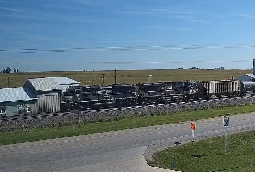 RailWebcams's tweet photo. NEW: More live railway &amp; station webcams in the database today. New cams in the Czech Republic, Poland, Japan &amp; the USA.

Additional or replaced links for webcams in France, Australia, Taiwan, USA, Germany, UK &amp; more: https://t.co/3s0FrG8x10

#trains #railfans https://t.co/rhnTPfQ73g