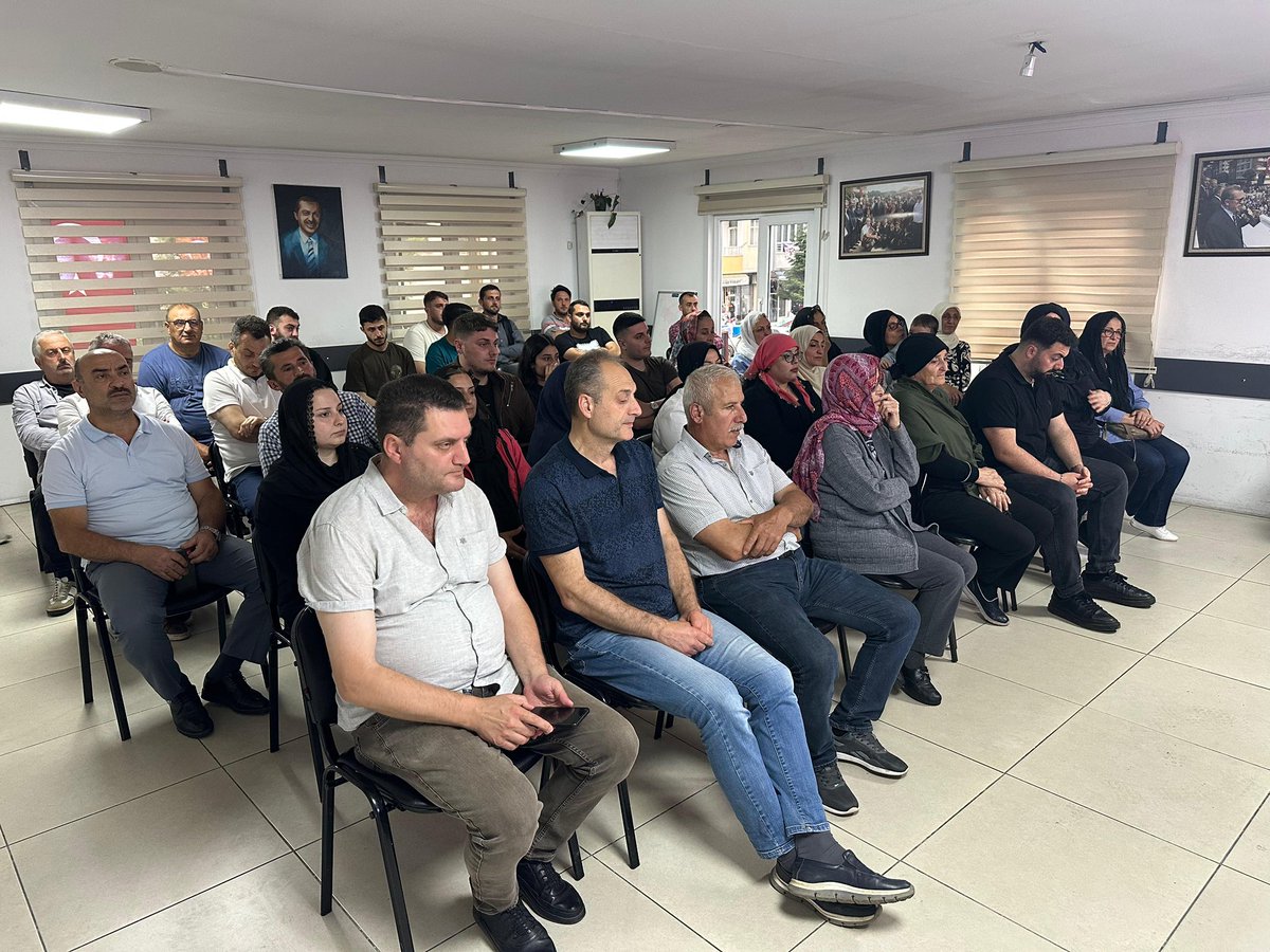 ArhaviAk's tweet photo. Ak Parti Arhavi İlçe Başkanlığımızda teşkilat mensuplarımızla bir araya gelerek Merhum Hakkı Aytolan başkanımızın ruhuna Mevlid-i Şerif okuttuk.Rabbim rahmetiyle muamele eylesin, mekânı cennet olsun inşallah @AKGenclikGM @avyusufibis @osmannazlier @SamedTercan @cagriozany https://t.co/tW6x0yLkZD