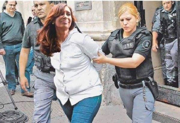 antik1100000's tweet photo. #CristinaPresa https://t.co/eiH9j3szkb