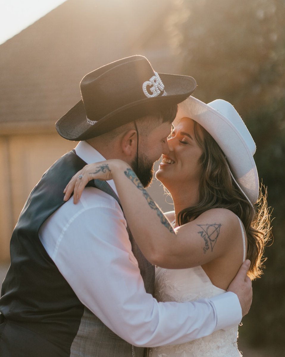 L&amp;B 💍🤍 

PHOTO @gracedovephotography 

#manorbythelake #wedding #weddingvenue #cotswoldwedding #cotswoldweddingvenue #weddinginspiration #cheltenhamweddingvenue