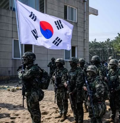😕 RM do BTS contou sobre como é difícil manter a identidade individual no serviço militar obrigatório.

"As pessoas me avisaram que, quando você entra no exército, é tudo sobre seguir instruções, comandos e hierarquia. Você tem que esquecer de quem era lá fora, da sua pessoa, da