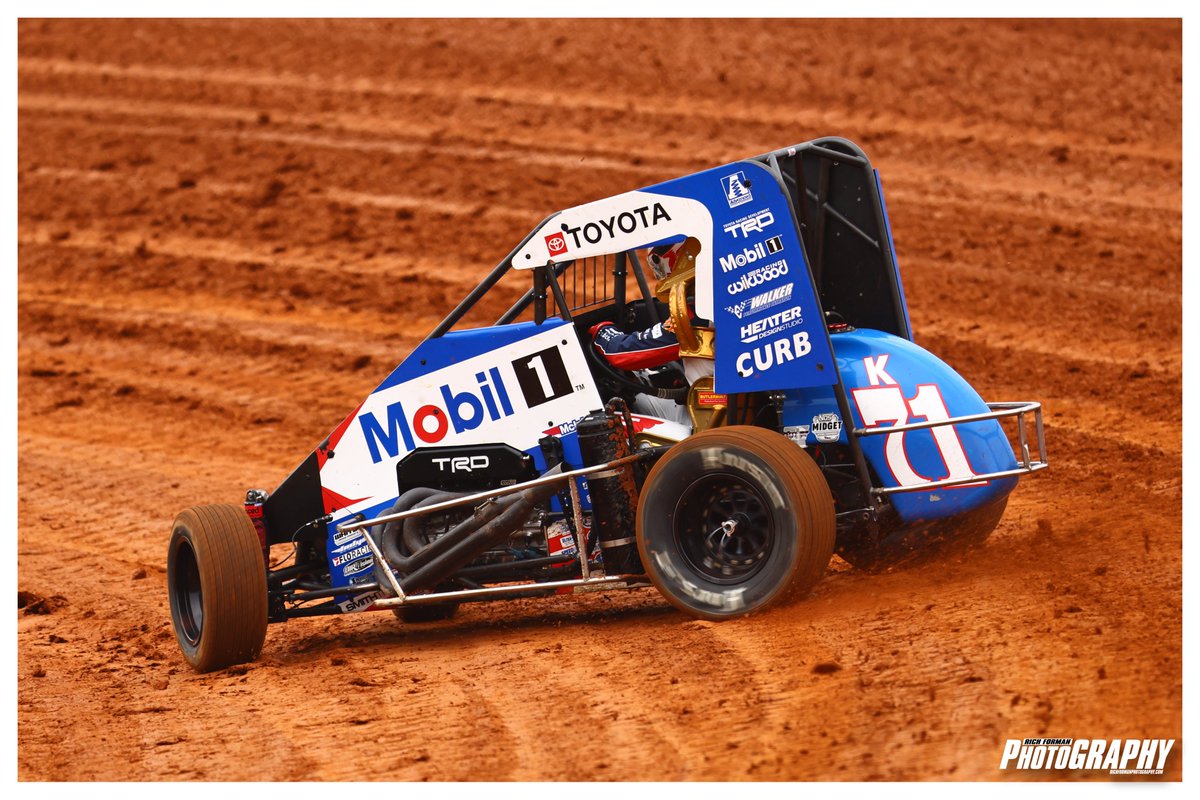 Cannon McIntosh and the gold seat into turn 1 at Bloomington