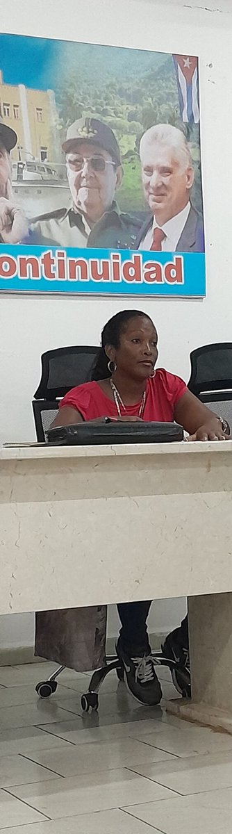 Con el objetivo de asegurar las actividades previstas para el dia de la defensa realiza #MoaPrimeraPorElTrabajo su plenaria, con la presencia de la Presidenta del Consejo de Defensa Municipal.
#HonorHolguinero 
#Cuba
