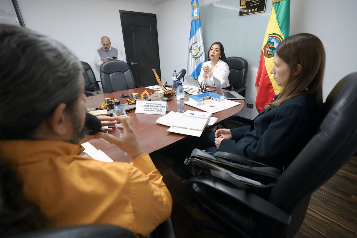 La congresista Vivi Navarijo <a href="/vivinavarijo/">Vivi Navarijo</a>, se reunió con representantes del <a href="/MinfinGT/">Ministerio de Finanzas Públicas</a> y <a href="/FondoSocialFSS/">FSS_CIV</a>. El objetivo central de la actividad fue dar el seguimiento a la reactivación de un proyecto para la construcción de un puente en el municipio de Catarina, San Marcos.