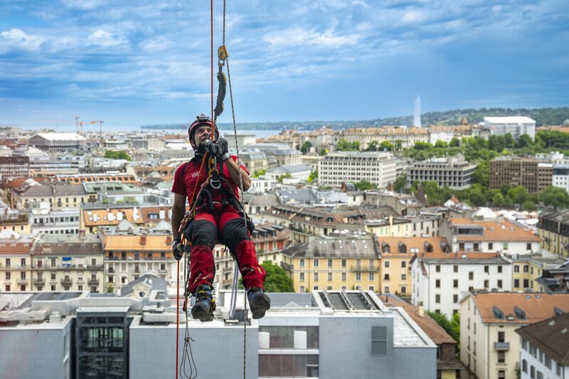 mf_ch's tweet image. La tour RTS a été vendredi au cœur de l’action du #Grimpday2025, compétition internationale de sauvetage qui met en scène des missions complexes à en couper le souffle! 👨🚒 32 groupes venus de 21 pays ont défié nos façades.
📷 Loïc Jolliet/SIS Genève: linkedin.com/posts/radiotel…
