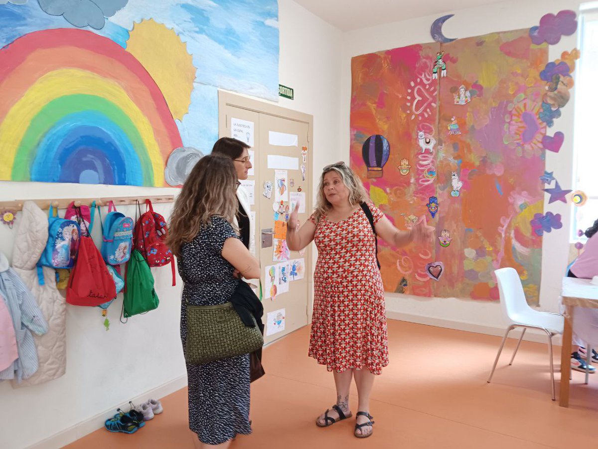 VilafrancaAj's tweet image. 🆕Avui la regidora d’Igualtat i @JoventutVila @monarfe ha rebut la visita de la secretaria d’@igualtatcat, Yolanda Ferrer, i la directora dels serveis territorials d’igualtat i feminismes del @govpenedes en el marc del projecte Temps per cures.
#Vilafranca #capitaldelvi