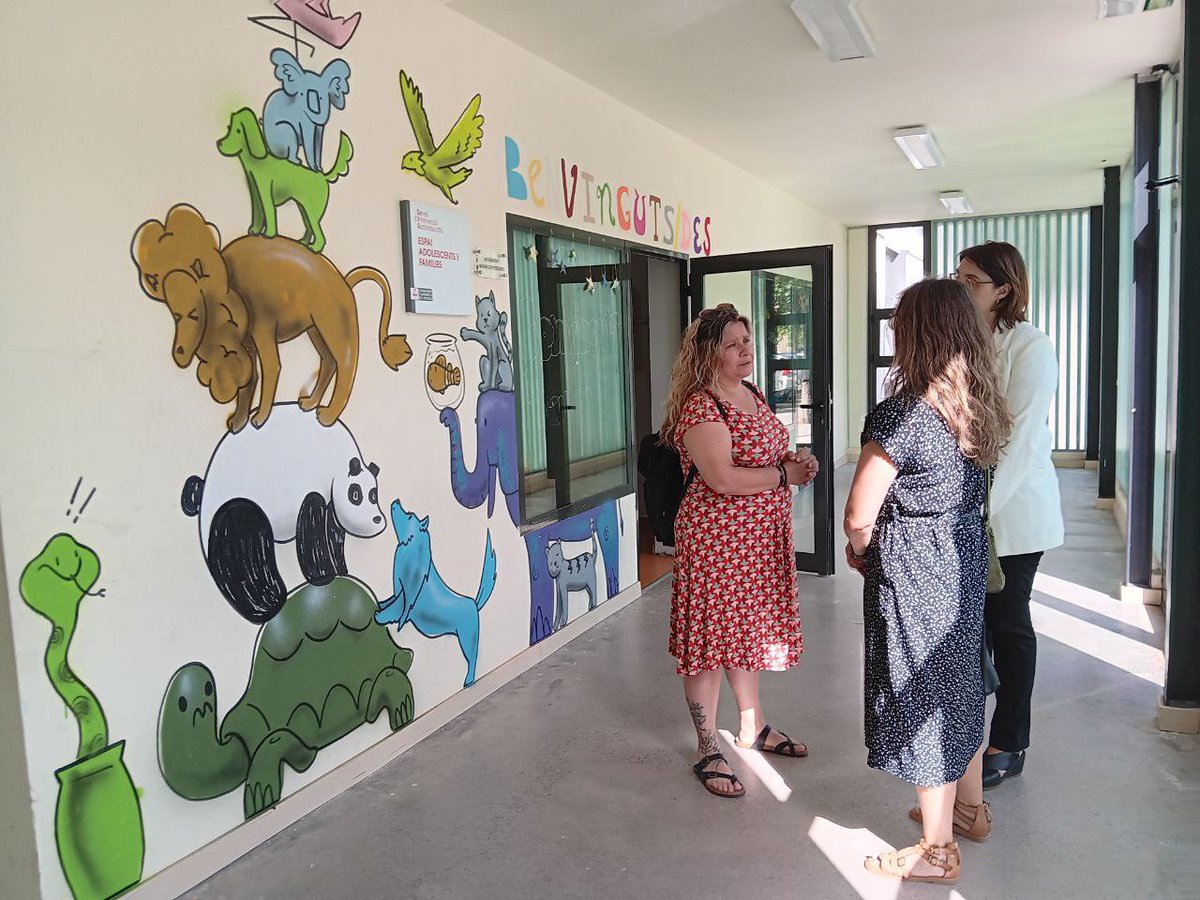 VilafrancaAj's tweet image. 🆕Avui la regidora d’Igualtat i @JoventutVila @monarfe ha rebut la visita de la secretaria d’@igualtatcat, Yolanda Ferrer, i la directora dels serveis territorials d’igualtat i feminismes del @govpenedes en el marc del projecte Temps per cures.
#Vilafranca #capitaldelvi