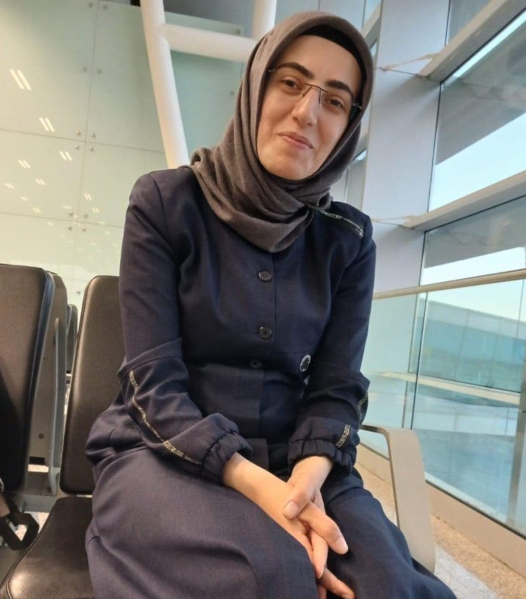 Vera (@skut36679377) on Twitter photo Sn. <a href="/cemre_birand2/">Cemre Birand</a> :
“4 aylık hamile bir kadını tutuklamak kanunen yasaktır. Suç işliyorsunuz. Keza 6 aylık çocuğuyla hapse atılan anne için de geçerli. Göz göre göre suç işleniyor. Tek dayanakları hukukun işlemesi.”
<a href="/yilmaztunc/">Yılmaz TUNÇ</a>
<a href="/TBMMGenelKurulu/">TBMM Genel Kurulu</a>
ÜlkeminGençleri Tutuklu Sn. <a href="/cemre_birand2/">Cemre Birand</a> :
“4 aylık hamile bir kadını tutuklamak kanunen yasaktır. Suç işliyorsunuz. Keza 6 aylık çocuğuyla hapse atılan anne için de geçerli. Göz göre göre suç işleniyor. Tek dayanakları hukukun işlemesi.”
<a href="/yilmaztunc/">Yılmaz TUNÇ</a>
<a href="/TBMMGenelKurulu/">TBMM Genel Kurulu</a>
ÜlkeminGençleri Tutuklu