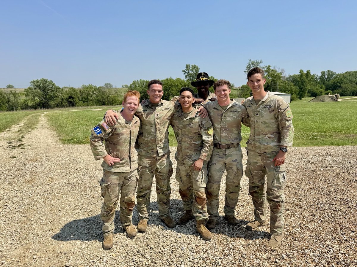 1stCavalryDiv's tweet image. Our Troopers are currently competing at the @iiiarmoredcorps #BestSquad2025 Competition! The Best Squad Competition tests squads' physical, technical, and tactical abilities under stress and fatigue.
