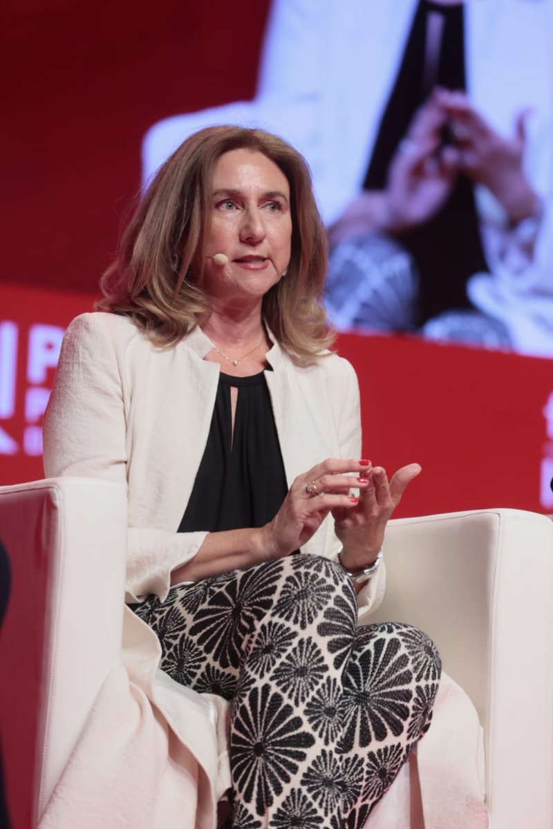 Línea Directa (@lineadirecta_es) on Twitter photo 🗣️"Estos emprendedores pueden imaginar nuevas formas de evitar accidentes, aprovechando las oportunidades que ofrece la tecnología".
Así es como Mar Garre, Directora General de la <a href="/f_lineadirecta/">Fundación Línea Directa</a> describe a sus tres acompañantes: <a href="/BielGlasses/">Biel Glasses</a>, #NetunSolutions y <a href="/Livelink_Motor/">LiveLink Motor</a> 💡 🗣️"Estos emprendedores pueden imaginar nuevas formas de evitar accidentes, aprovechando las oportunidades que ofrece la tecnología".
Así es como Mar Garre, Directora General de la <a href="/f_lineadirecta/">Fundación Línea Directa</a> describe a sus tres acompañantes: <a href="/BielGlasses/">Biel Glasses</a>, #NetunSolutions y <a href="/Livelink_Motor/">LiveLink Motor</a> 💡