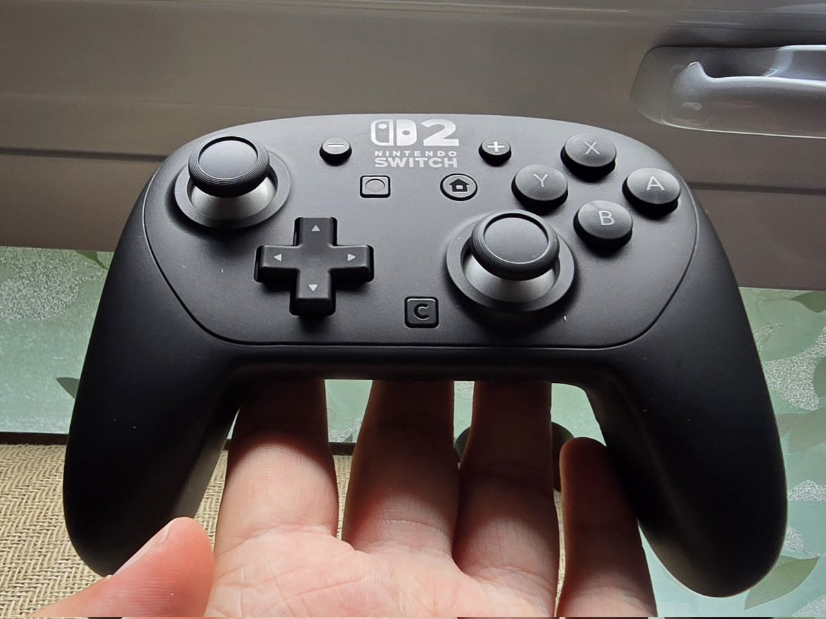wizrad's tweet image. I think the Switch 2 Pro Controller is the best controller ever made. It&apos;s ridiculously comfortable, buttons feel great and quiet, the dpad and joysticks are perfect, HD Rumble, and has a headphone jack. It&apos;s improved in every way from the original. #Switch2 #ProController