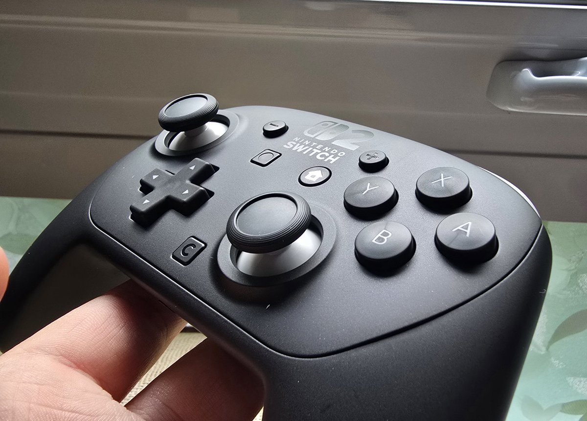 wizrad's tweet image. I think the Switch 2 Pro Controller is the best controller ever made. It&apos;s ridiculously comfortable, buttons feel great and quiet, the dpad and joysticks are perfect, HD Rumble, and has a headphone jack. It&apos;s improved in every way from the original. #Switch2 #ProController
