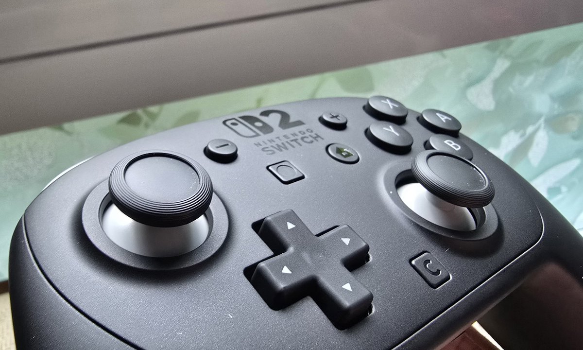 wizrad's tweet image. I think the Switch 2 Pro Controller is the best controller ever made. It&apos;s ridiculously comfortable, buttons feel great and quiet, the dpad and joysticks are perfect, HD Rumble, and has a headphone jack. It&apos;s improved in every way from the original. #Switch2 #ProController