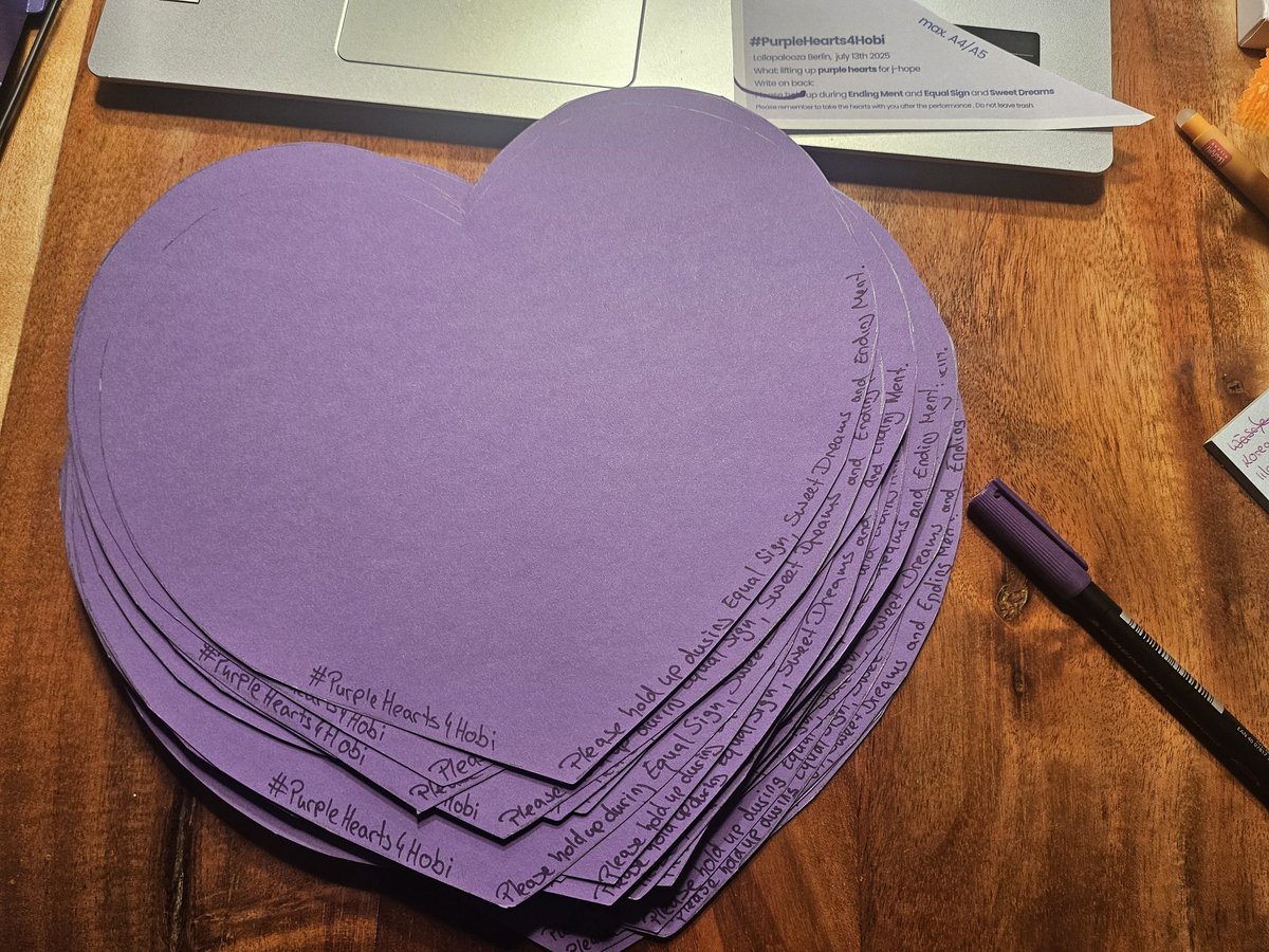 Alright! That was quicker than I thought I would be. 60 #PurpleHearts4Hobi are finished! There are still 4 weeks to go till Hobipalooza. I guess I'll order some more purple cardboard 😍
If you want to join the event hop over to <a href="/BTS_GerARMY/">GerARMY</a> for instructions and templates 💜