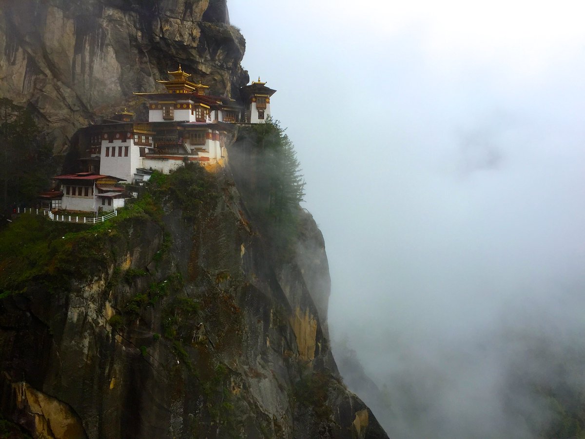 rfeakins's tweet photo. @jasonrowphoto Tiger's Nest Bhutan https://t.co/tKOGkfQi3C