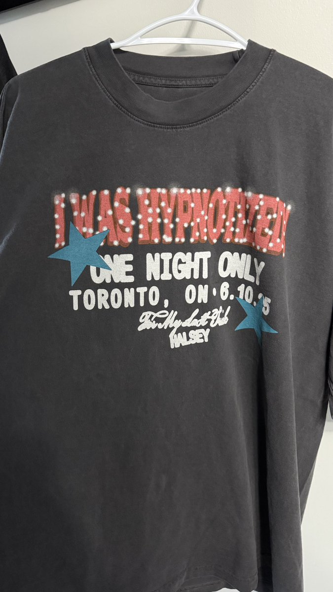 thistweetisa's tweet photo. It's cute! Although an interesting choice of colours for Halsey's only Canadian tour date!
#toronto #formylasttrick https://t.co/4k1bxO3ar2