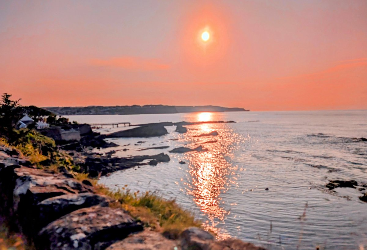 Sunset tonight in Ballycastle <a href="/deric_tv/">Deric</a> <a href="/R_Faragher/">Rick Faragher</a> <a href="/linzilima/">Linzi Lima</a> <a href="/bbcweather/">BBC Weather</a>  <a href="/DiscoverNI/">Northern Ireland</a> <a href="/LoveBallymena/">Love Ballymena</a> <a href="/WeatherCee/">Cecilia Daly</a>  <a href="/Louise_utv/">Louise Small</a>  <a href="/WeatherAisling/">Aisling Creevey</a> <a href="/barrabest/">Barra Best</a> <a href="/Ailser99/">Aileen Moynagh</a>  <a href="/EventsCauseway/">Causeway Coast & Glens Events</a>  <a href="/angie_weather/">angie phillips</a> <a href="/geoff_maskell/">Geoff Maskell</a> <a href="/organicbotanic/">Sue McBean - @organicbotanic.bsky.social</a> <a href="/Schafernaker/">Tomasz Schafernaker</a>