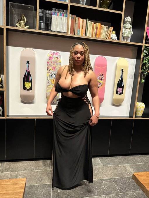 Watch February’s Finest's leaked NSFW photo on TwXstars