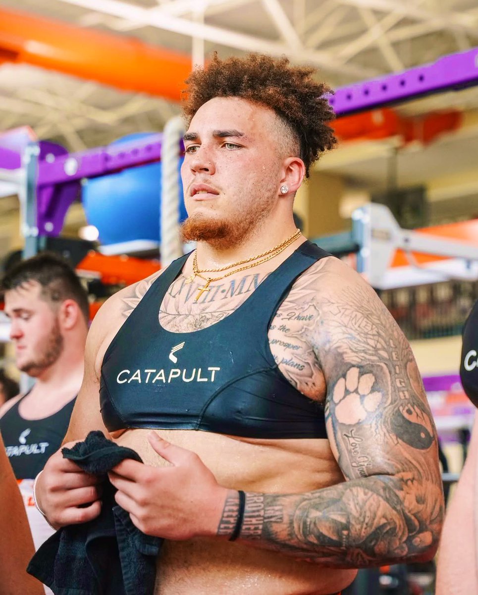 A 𝐂𝐥𝐞𝐦𝐬𝐨𝐧 man needs no introduction 🐅🐾