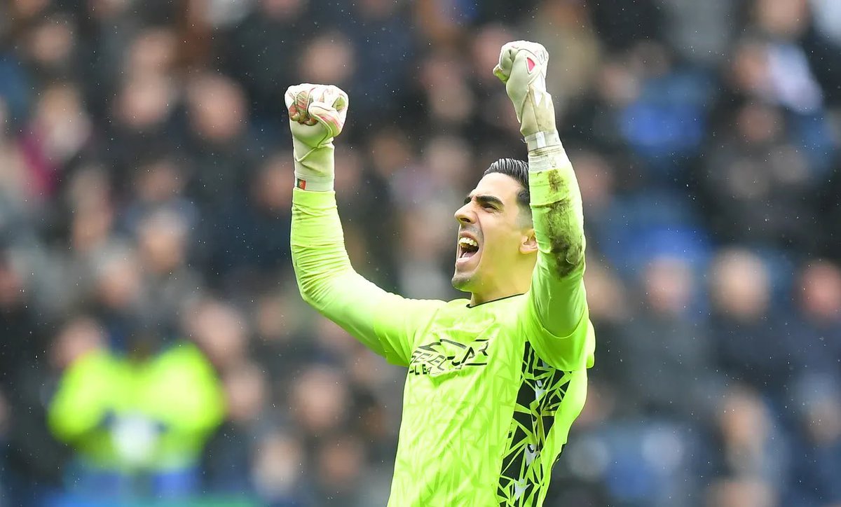 Joel Pereira is set to sign a new contract with Reading. [<a href="/DanielMarsh92/">Dan Marsh</a>] 

YES PLEASE 🤩 #readingfc