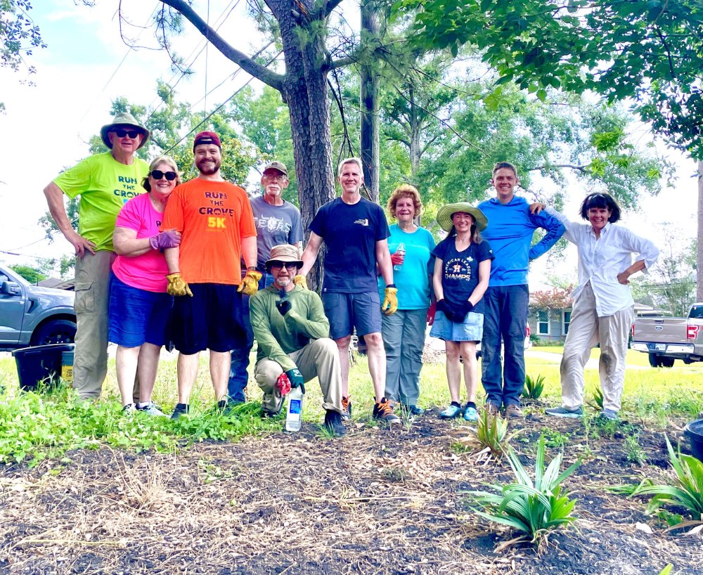 hcfcd's tweet photo. Our Environmental Quality team joined Timbergrove Manor neighbors to plant trees at a rain garden demonstration site in central HC. πΏπ§
Rain gardens = filtered stormwater, reduced flooding, & more native wildlife.
π https://t.co/FCXRw1bndg
#RainGarden #Sustainability #HCFCD https://t.co/QQCZ9oMCxl