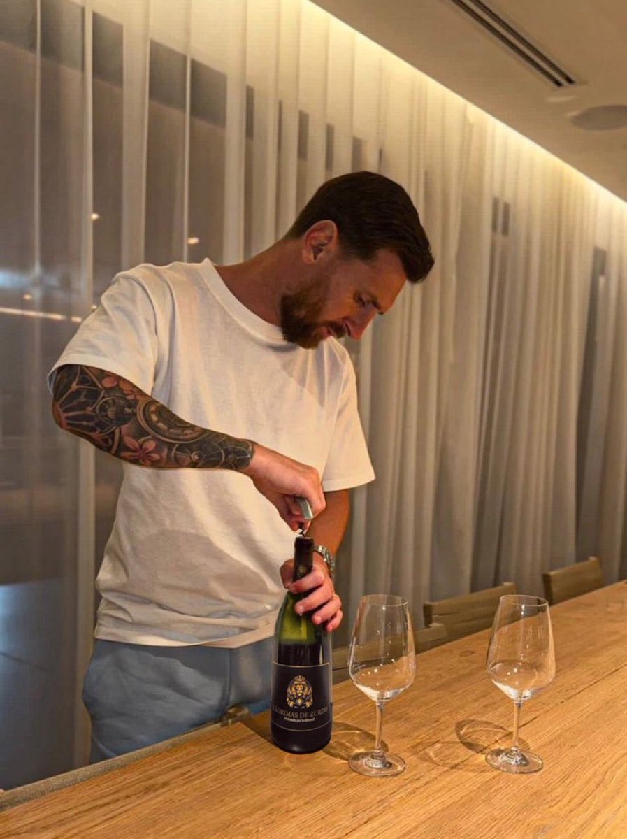 MESSI SUBIÓ ESTA FOTO EN SU INSTAGRAM. 👇🍾🥂