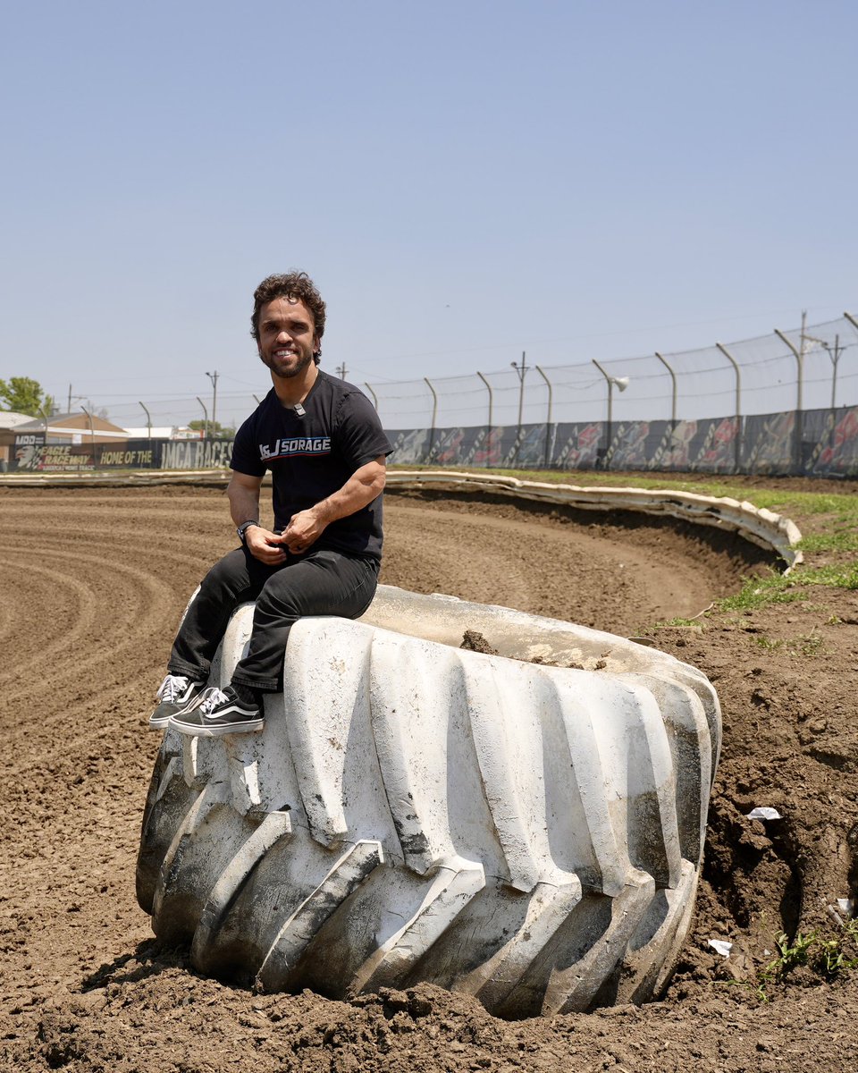 I’m in Eagle Nebraska tonight racing with <a href="/HighLimitRacing/">High Limit Racing</a> for $55,000 at 1 BADASS RACE TRACK! Put your hand up 🙋🏻‍♂️ if you’re tuning in on <a href="/FloRacing/">FloRacing</a>!