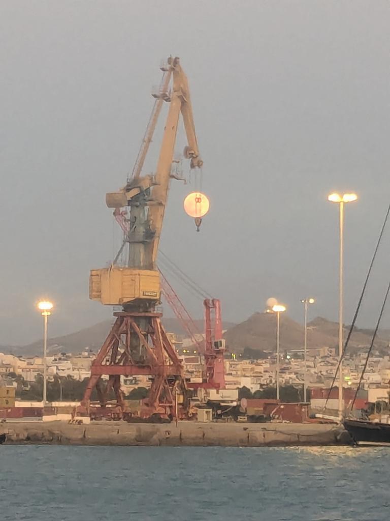 elethereal's tweet image. Moon rising #fullmoon