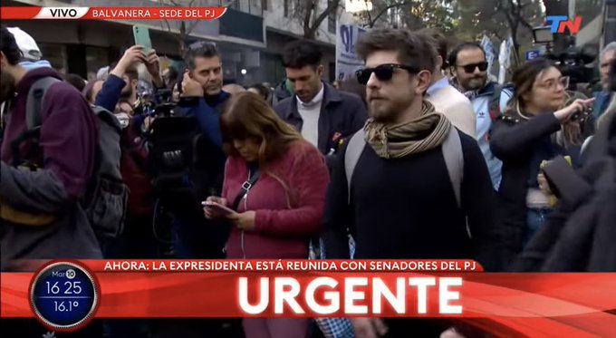 PCR0001's tweet photo. JAJAJAJAJAJAJAJAJA

LLEGO HASTA TE LO REZURDO ASI NO MARX A DEFENDER A CRISTINA KIRCHNER https://t.co/IgMwV6pXCv