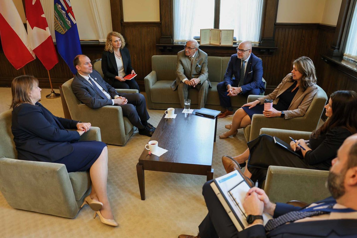 Honoured to meet with Polish Ambassador Witold Dzielski <a href="/WitoldDzielski/">Witold Dzielski</a> during his final visit to Alberta as his diplomatic posting comes to an end. We’re grateful for his strong commitment to growing Alberta–Poland ties, from trade and investment to energy and global security.